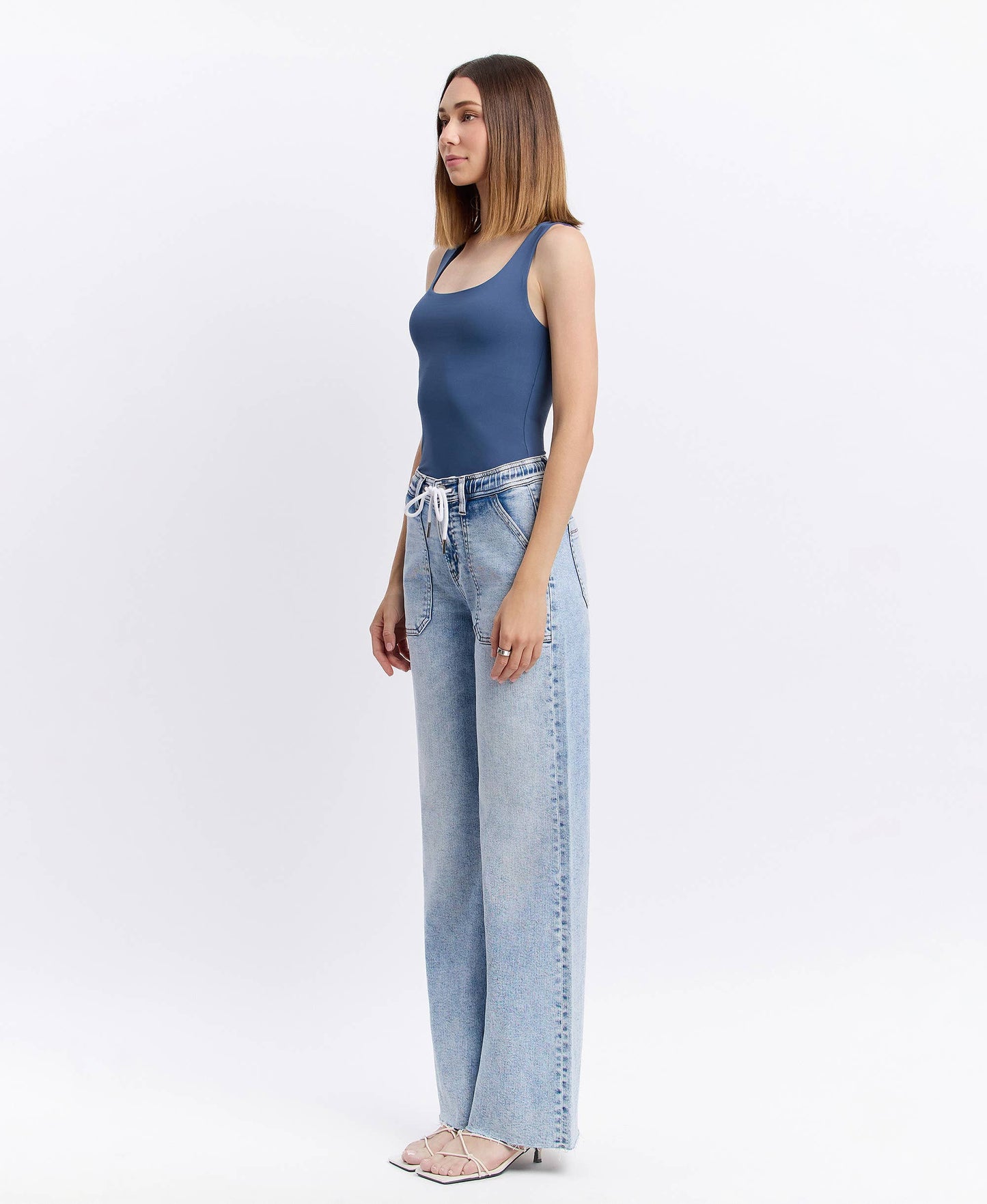 HIGH RISE DRAWSTRING WAISTBAND WIDE LEG JEANS F6065: CLEARLY / 26