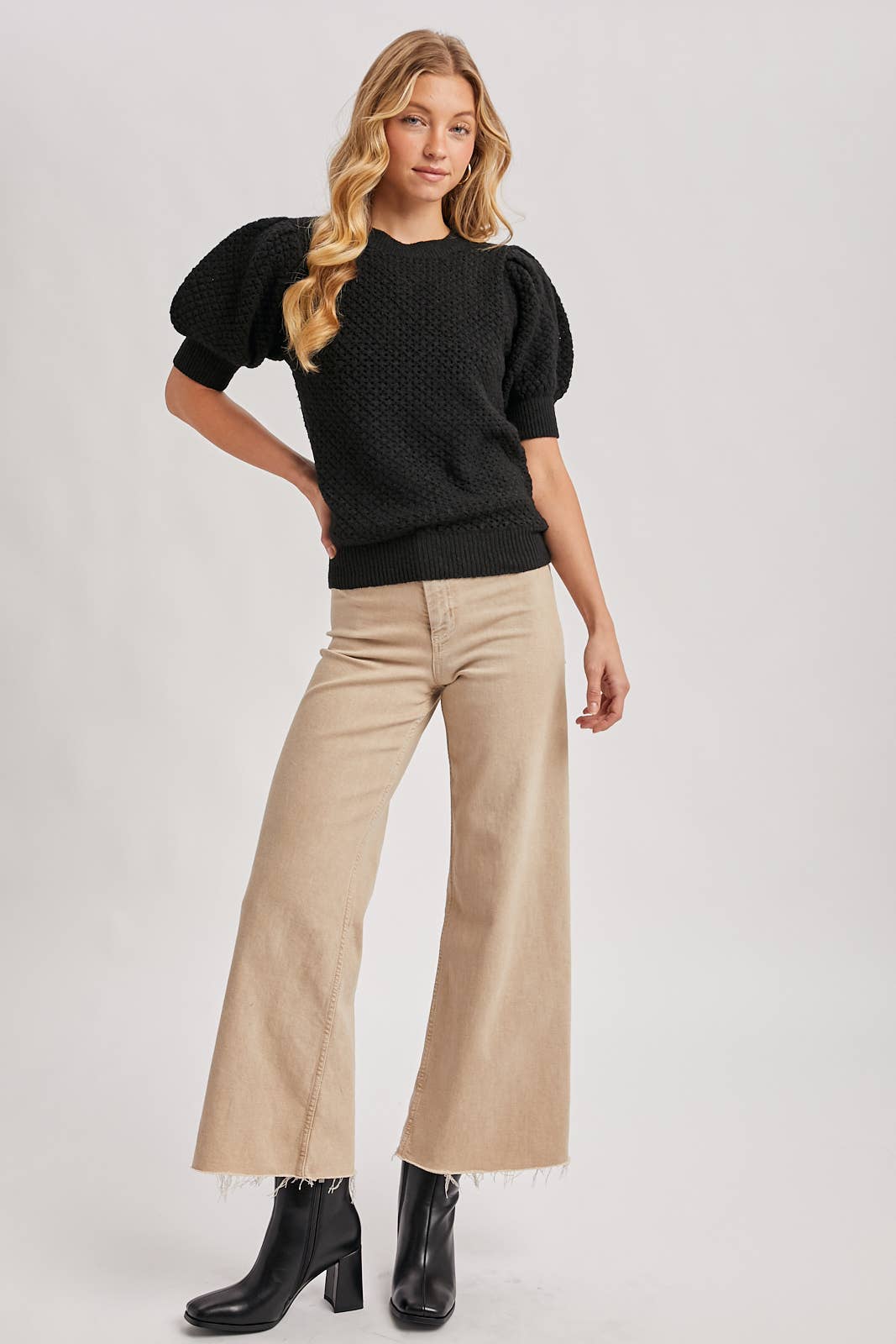 PUFF SLEEVED OPEN-KNIT SWEATER