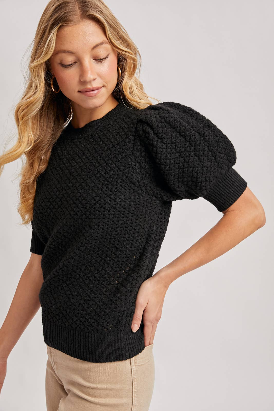 PUFF SLEEVED OPEN-KNIT SWEATER