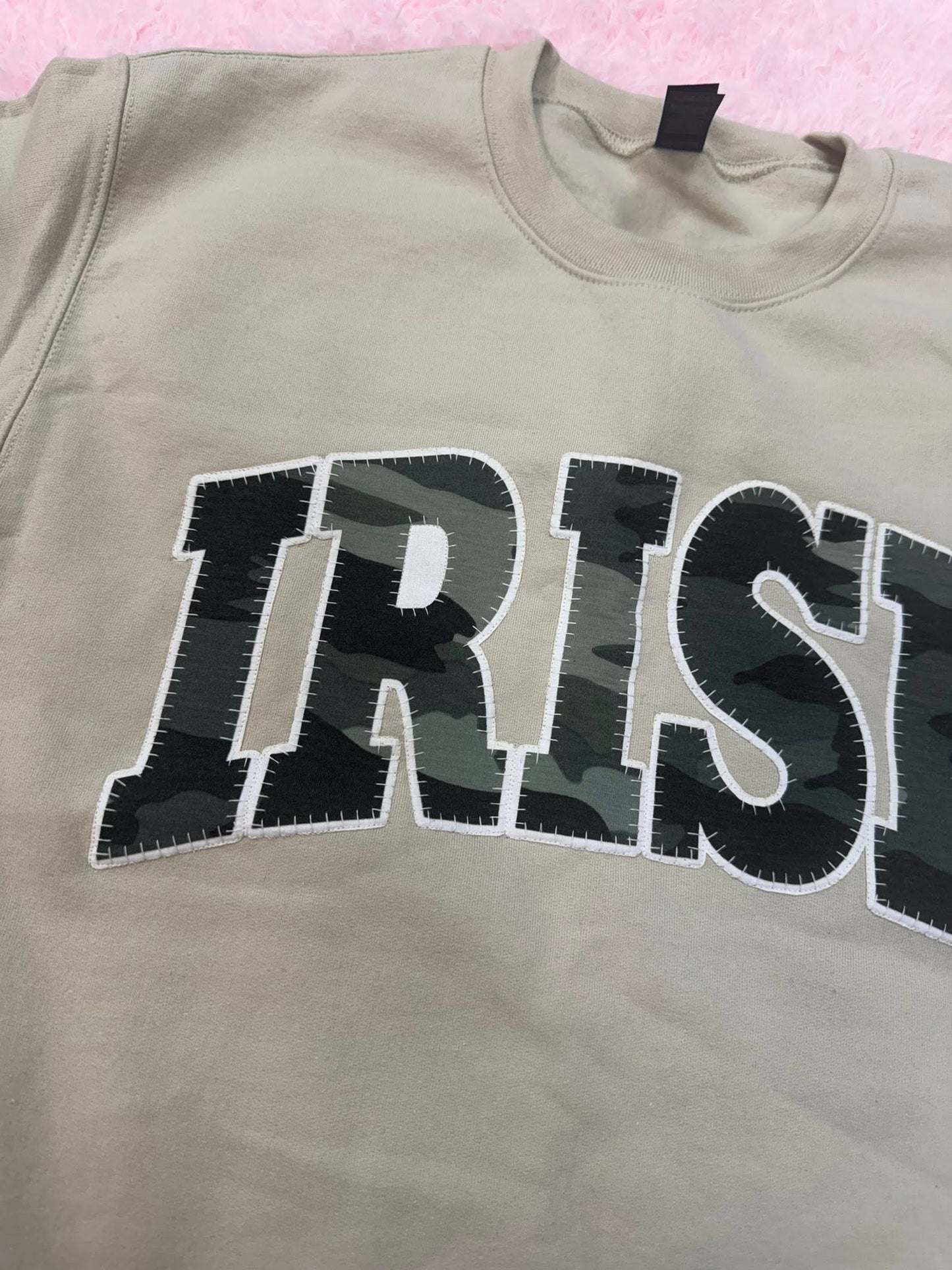 CAMO/WHITE IRISH APPLIQUE