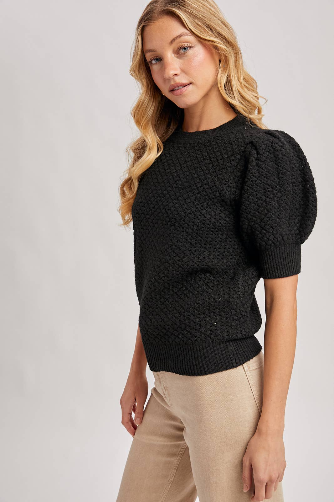 PUFF SLEEVED OPEN-KNIT SWEATER