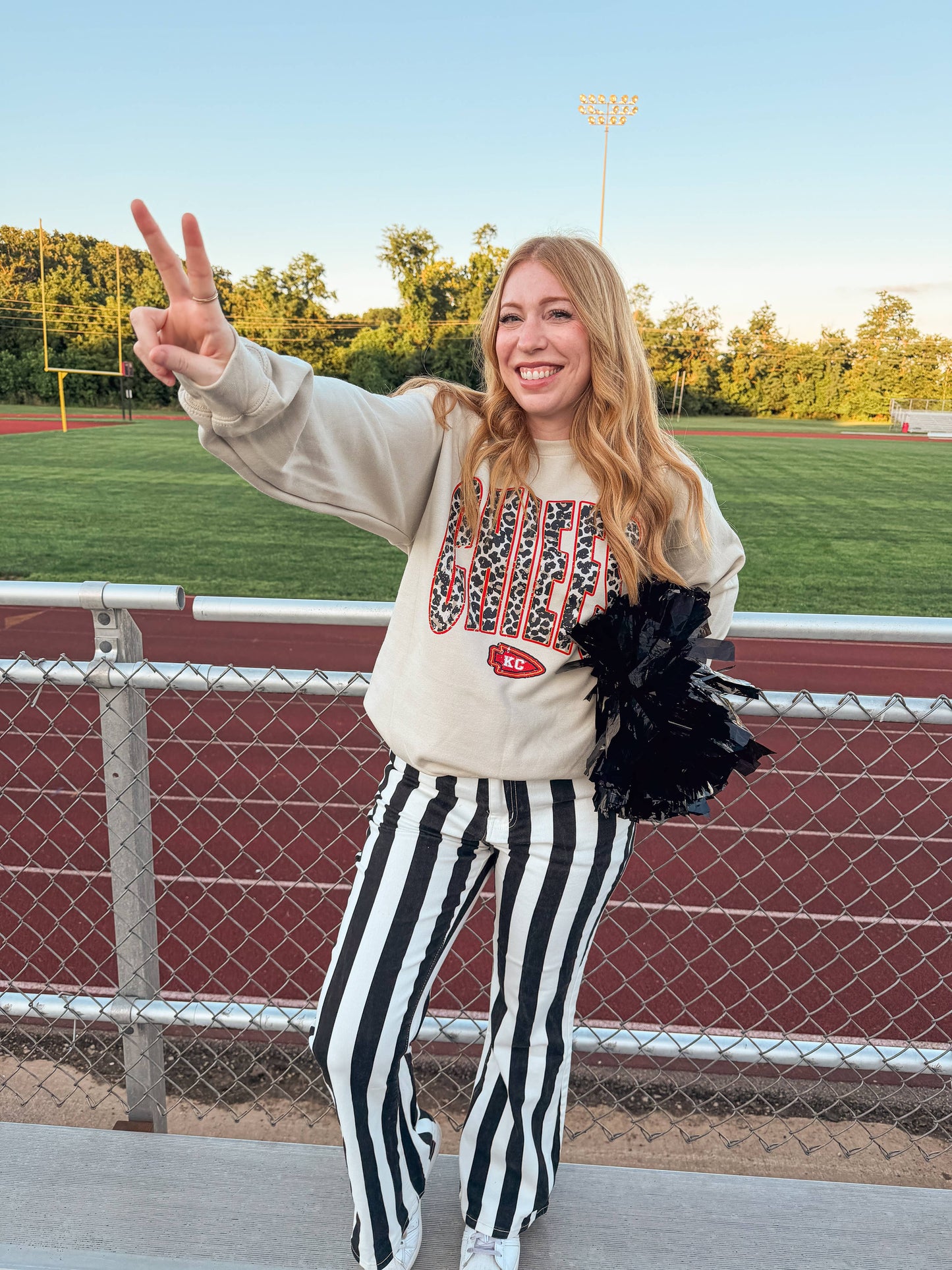 CHIEFS LEOPARD SWEATSHIRT (SAND): SMALL