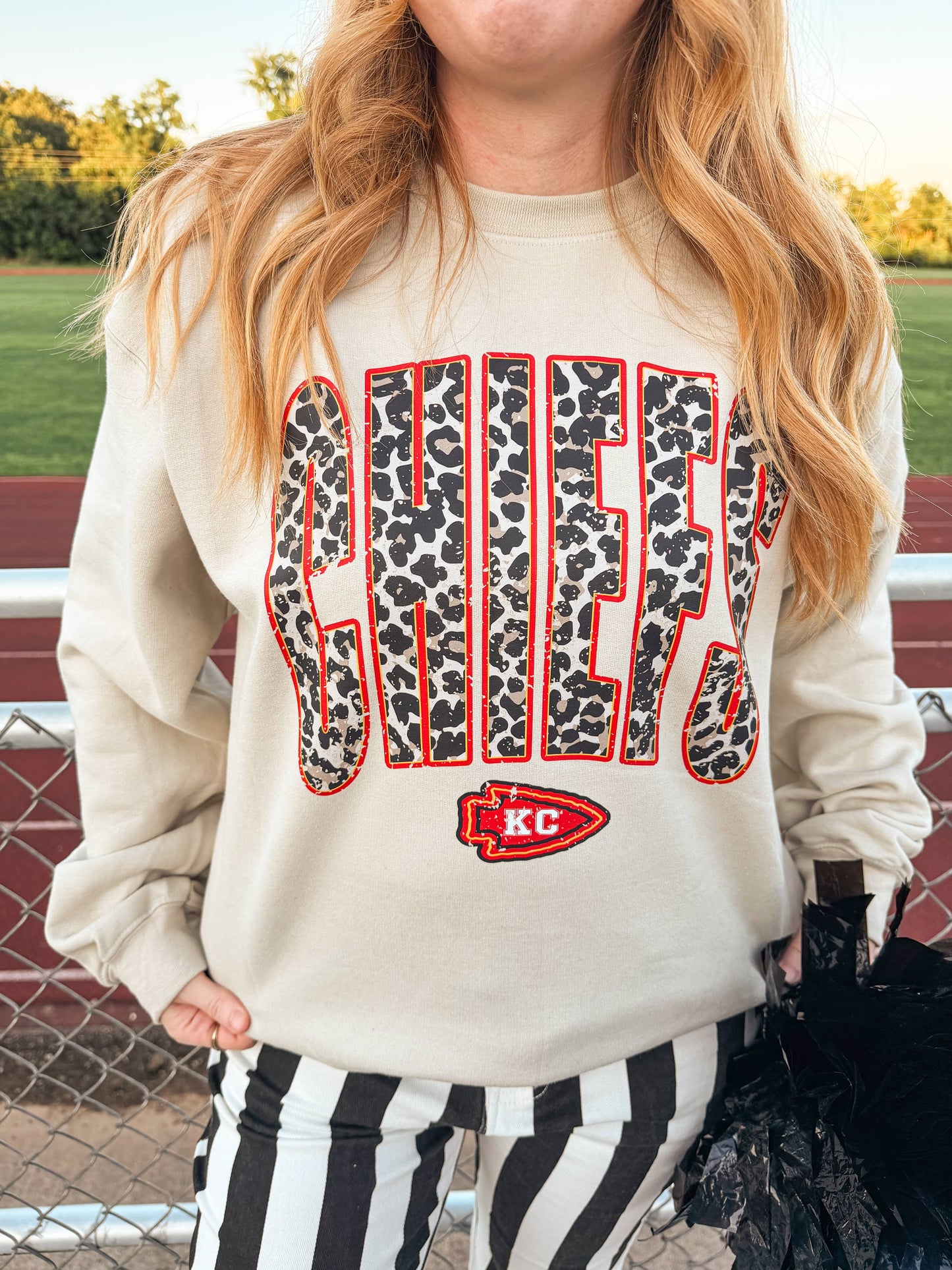 CHIEFS LEOPARD SWEATSHIRT (SAND): SMALL