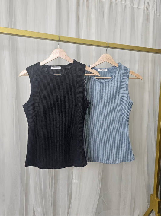 SLEEVELESS RIBBED KNIT TANK TOP: Denim